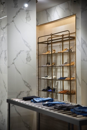 服装专卖店装饰布局图,服装专卖店装饰效果图