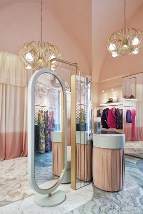 女装店装饰图片,女装店装饰实景图