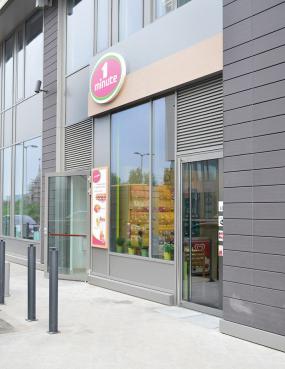 小便利店白色地砖装修效果图片