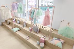 女童装店简装修效果图