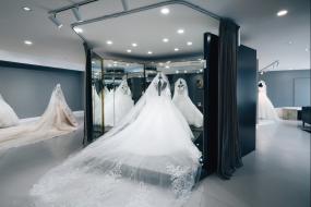 现代时尚婚纱礼服店面装修效果图片