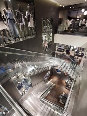 高档服装店面装修效果图