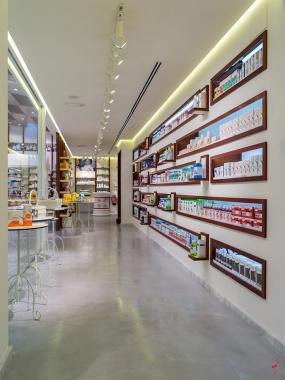 化妆品店室内吊顶设计图