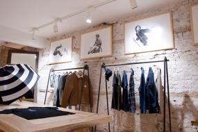 商场欧美服装店装修风格效果图