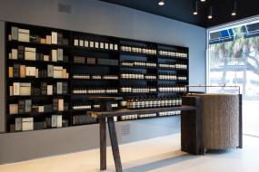 时尚现代风格化妆品店吊顶装修效果图