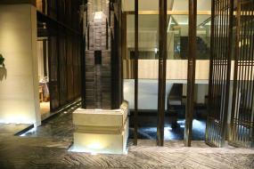 火锅店门面室内隔断设计装修效果图片