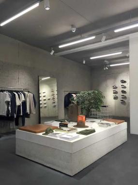 室内现代风格服装店装修效果图