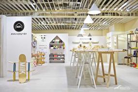 普通童装店简单室内装修效果图
