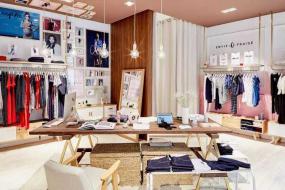女服装店室内纯色壁纸装修效果图片