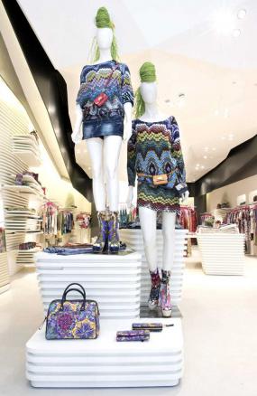 简约风格10平米服装店女服装店装修效果图