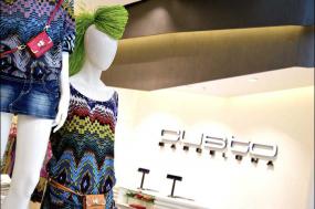 特色女服装店石材地面装修效果图片