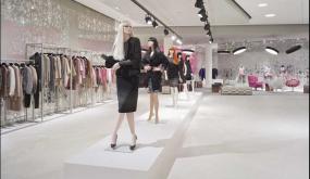 女服装店展示设计效果图