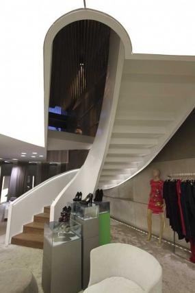精品女服装店门面装修图