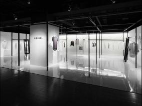 现代风格女服装店室内设计效果图
