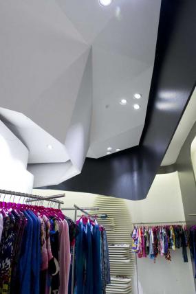 简欧风格精品女服装店门面装修实景图