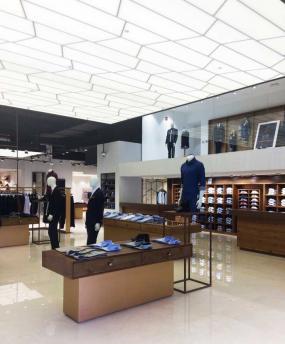 室内装饰男服装店装修设计效果图