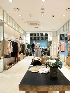 精品女服装店门面装修设计图片大全