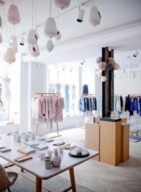 女服装店室内水泥地面装修效果图片