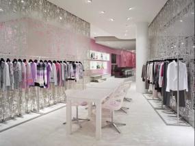 女服装店现代室内设计效果图