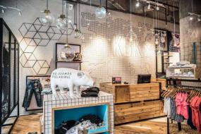 女装服装店瓷砖背景墙装修图片