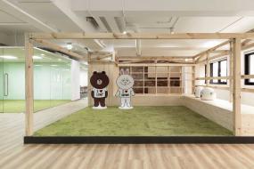 普通办公室室内浅色木地板装修效果图片