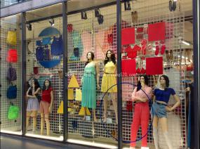 服装店橱窗装修设计效果图大全