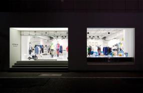 2018服装店橱窗装修效果图