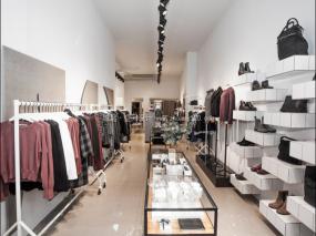 男装店货架图片装修效果图