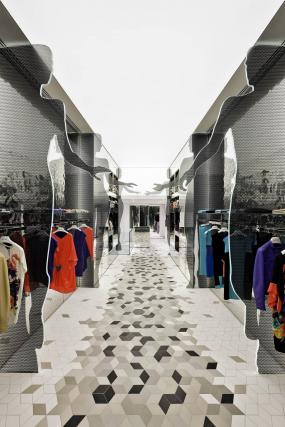女装专卖店设计装饰图