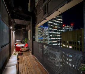 高端办公室木地板地垫装修效果图