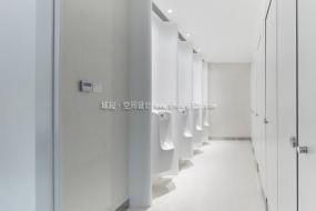 最新卫生间门装修图片