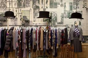 服装专卖店装潢效果图片