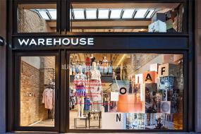 最新服装专卖店装饰效果图