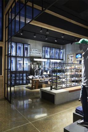 精品服装店装饰效果图