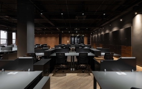 装修现代工业风办公区