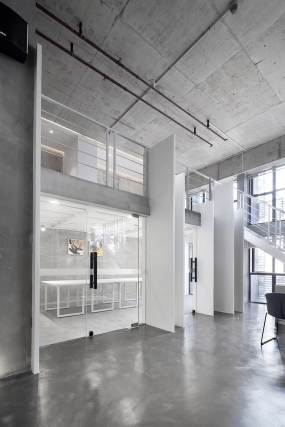 100平米loft办公室装修