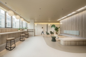 公司loft风办公室装修图