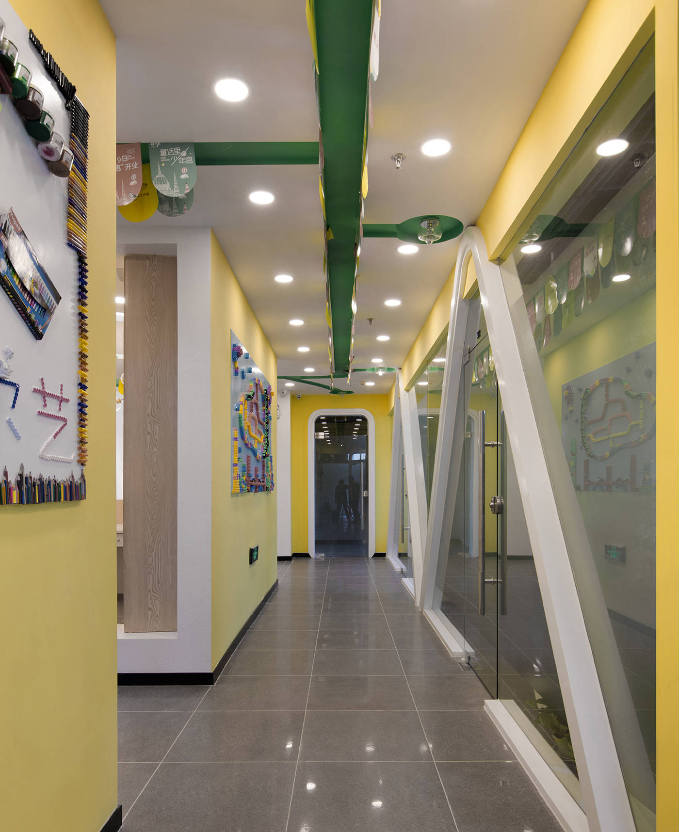 早教中心空间设计效果图,早教中心空间设计效果图