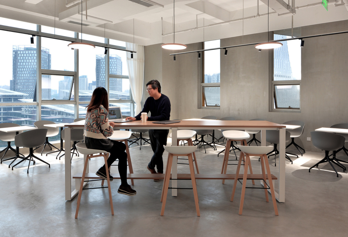 工业风办公室洽谈区装修设计效果图,工业风办公室洽谈区设计效果图