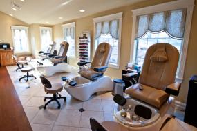 美甲店室内原木地板装修效果图片