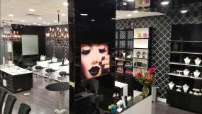 时尚美甲店室内柜子装修效果图片