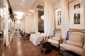 最新美甲店玻璃门装修效果图片