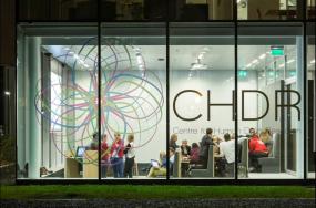 办公室低隔断室内设计现代简约风格