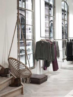 最新女服装店墙面装饰装修效果图片