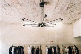 男服装店木质吊顶装修效果图片