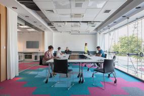 多功能办公会议室天花吊顶装修效果图