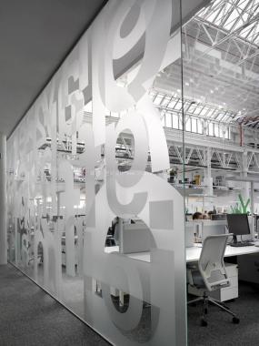 2018办公室玻璃隔断图片大全