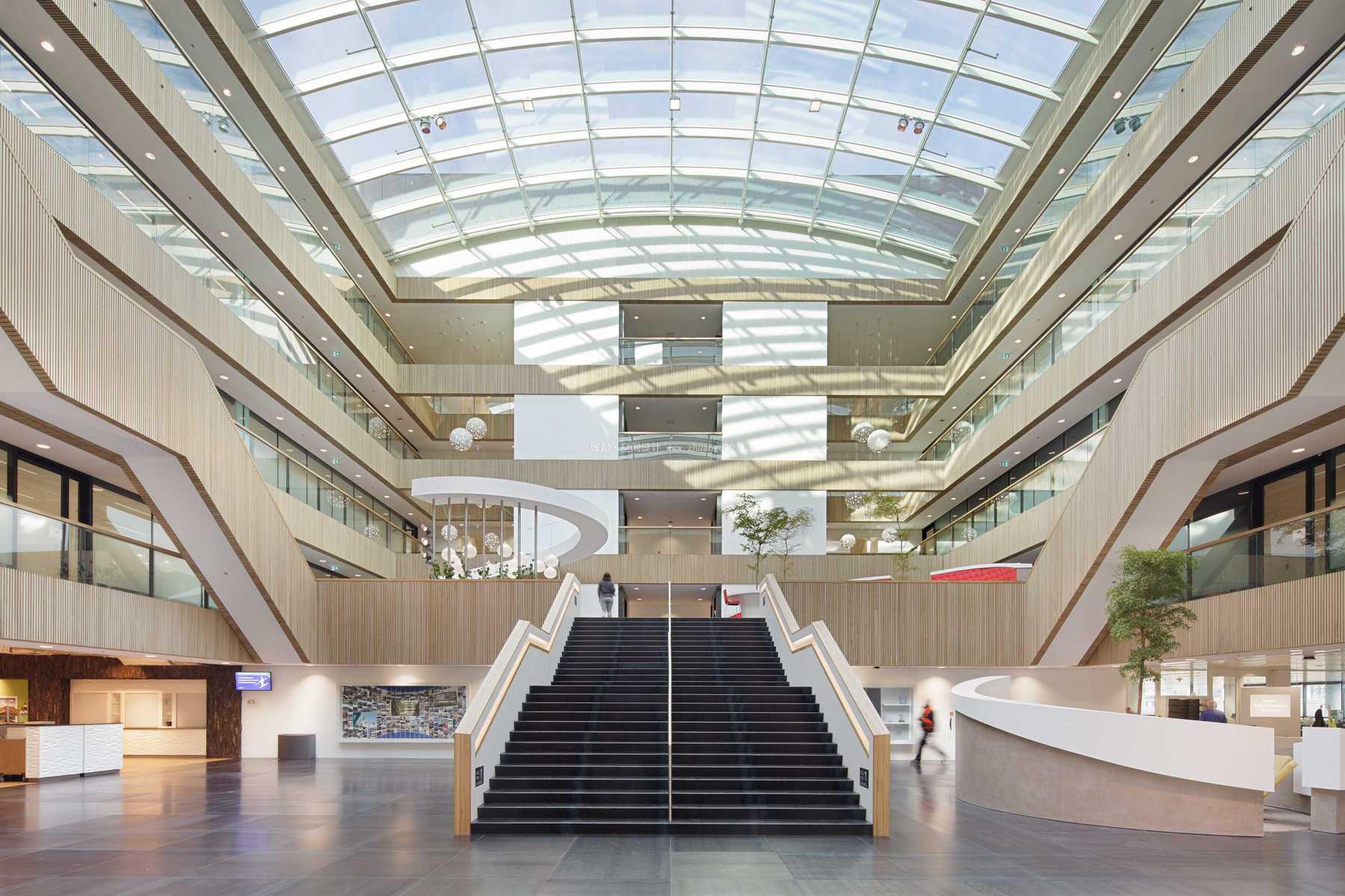 最新工业公司办公室室内装饰效果图片