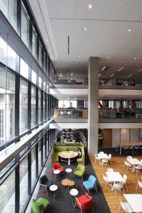 最新工业公司办公室室内装饰设计图片