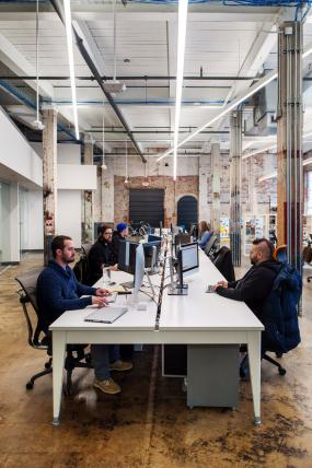 服装公司办公室室内装修实景图